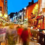 호스텔 Snoozles Quay Street Tourist 골웨이
