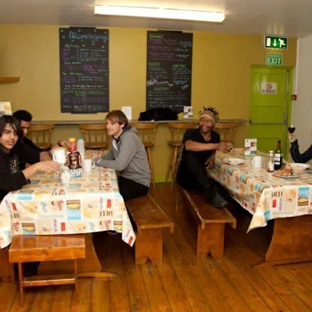 Hostel Snoozles Quay Street Tourist