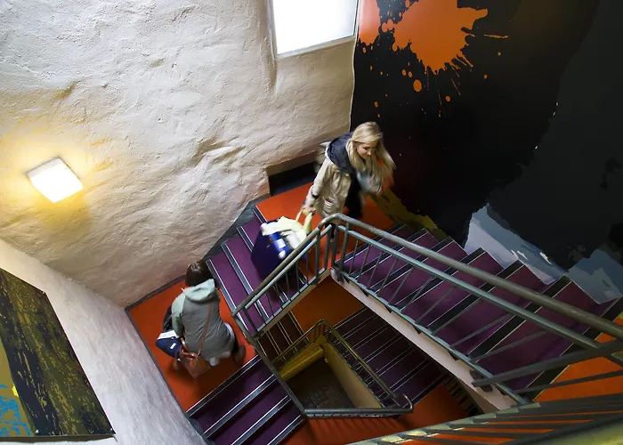 Snoozles Quay Street Tourist Hostel *