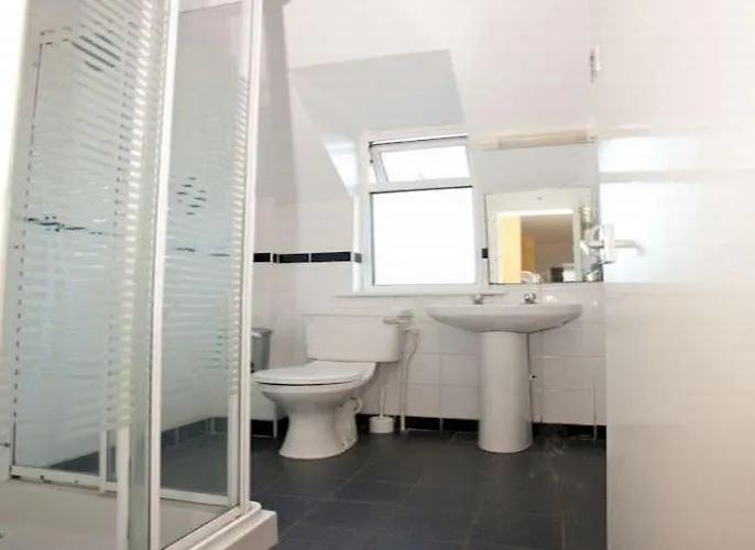 Snoozles Quay Street Tourist Hostel