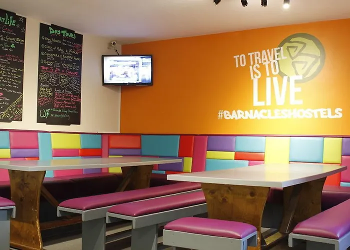 Snoozles Quay Street Tourist Hostel *