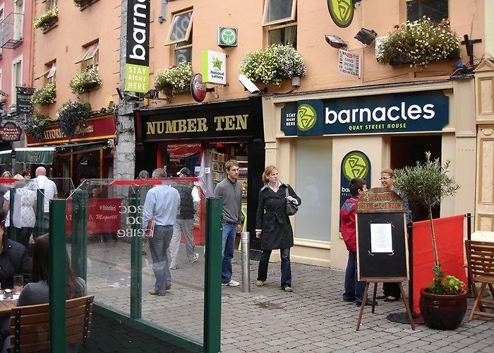 Hostel Snoozles Quay Street Tourist Galway