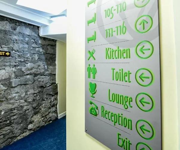 Snoozles Quay Street Tourist Hostel