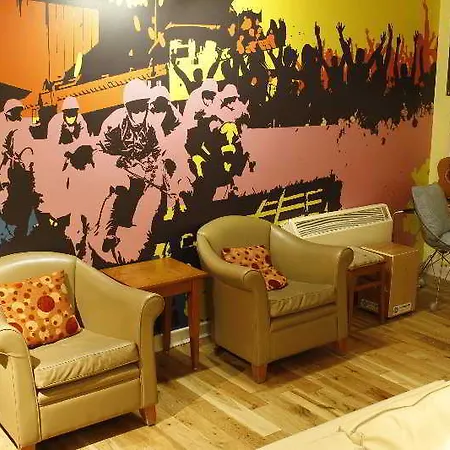 Hostel Snoozles Quay Street Tourist Galway