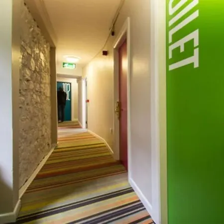 Snoozles Quay Street Tourist Hostel Galway