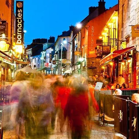Hostel Snoozles Quay Street Tourist Galway