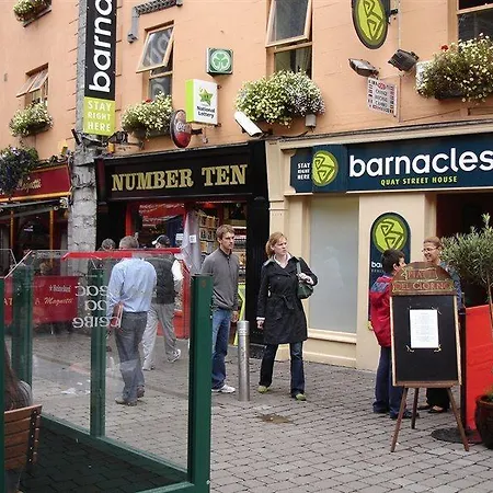 Hostel Snoozles Quay Street Tourist Galway