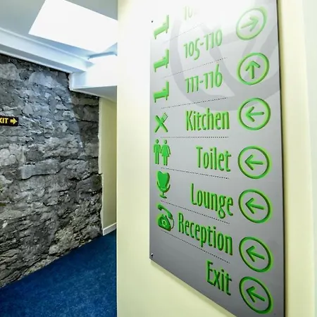 Snoozles Quay Street Tourist Hostel