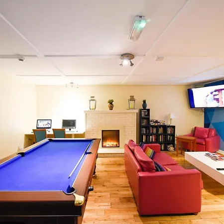 Snoozles Quay Street Tourist Hostel *