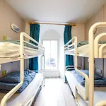 Hostel Snoozles Quay Street Tourist