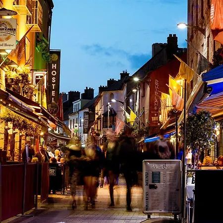 Snoozles Quay Street Tourist ホステル