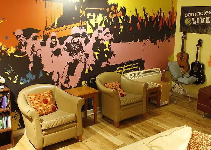 Хостел Snoozles Quay Street Tourist Голуэй