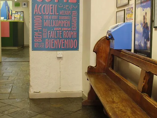 Snoozles Quay Street Tourist Хостел Голуэй