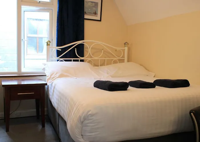 Хостел Snoozles Quay Street Tourist