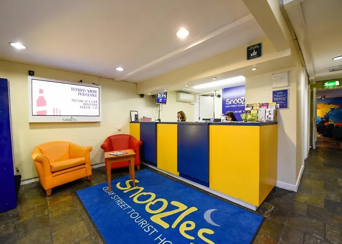 Snoozles Quay Street Tourist Хостел Голуэй