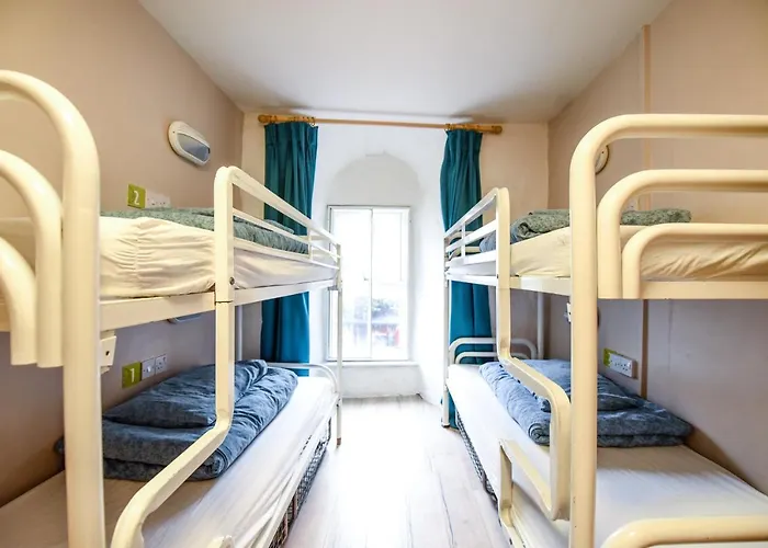 Хостел Snoozles Quay Street Tourist